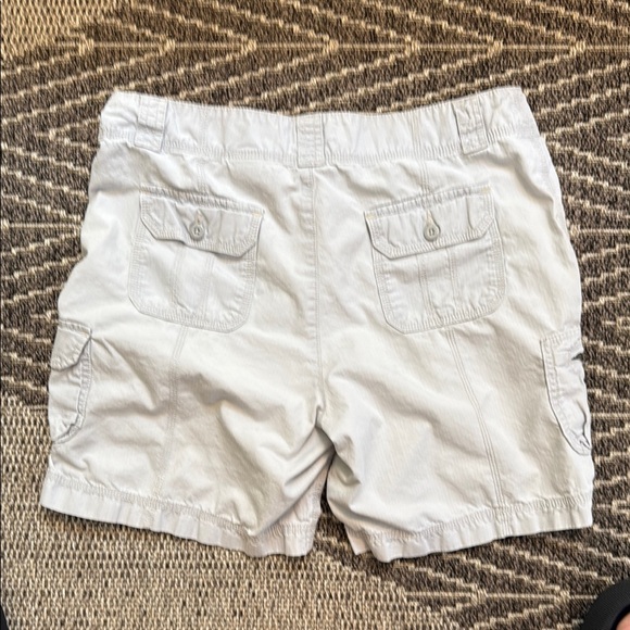 Eddie BauerWomen’s Khaki Cargo Shorts - Picture 3 of 6